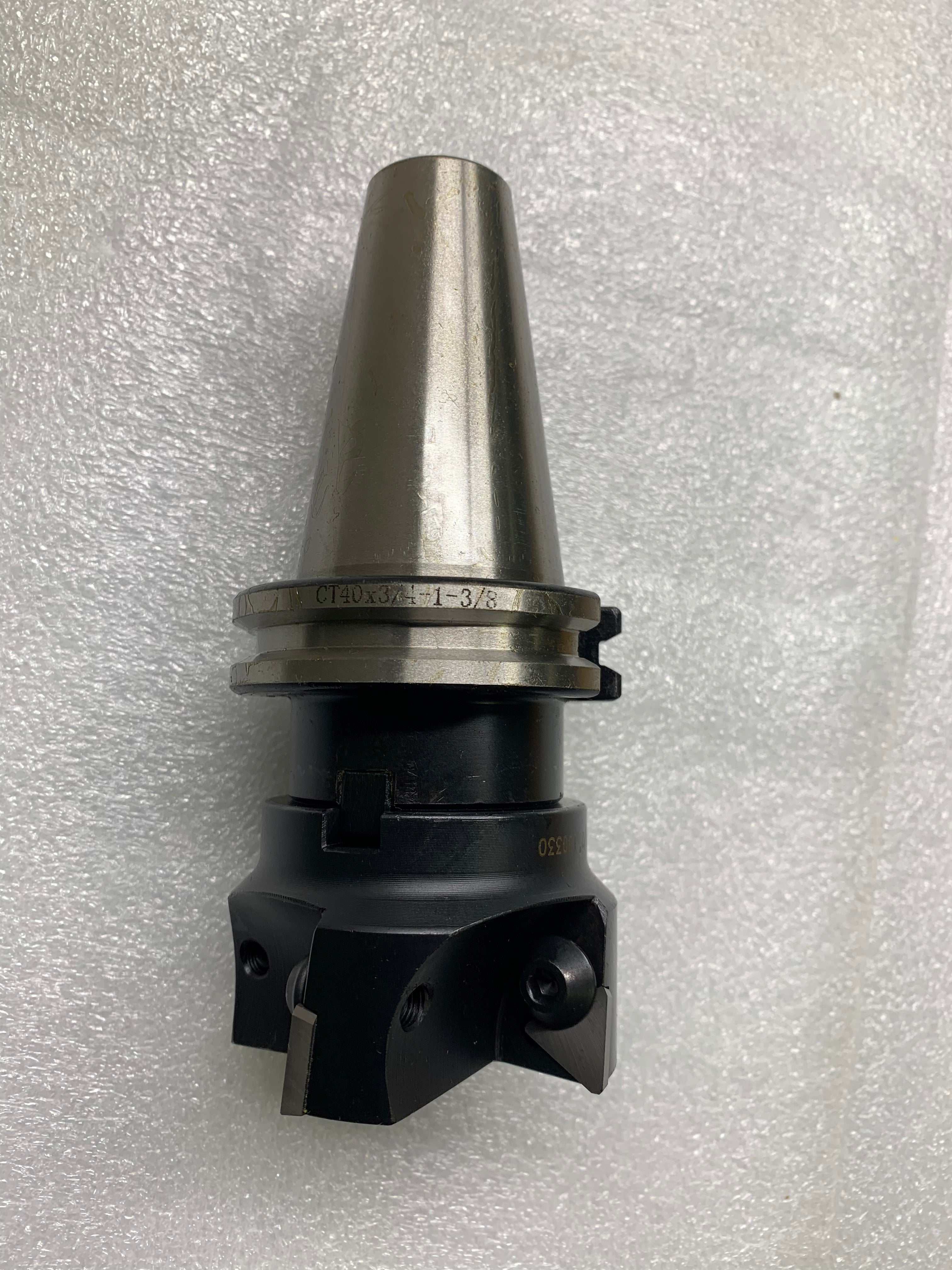 3/4'' Caterpillar V-Flange CAT40 Shell Mill Holder with a 2-1/2'' 90-deg Indexable Face Mill #7102-2516